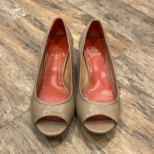 Cole Haan Shoes Womens 10B Beige Patent Leather Wedges Peep Toe